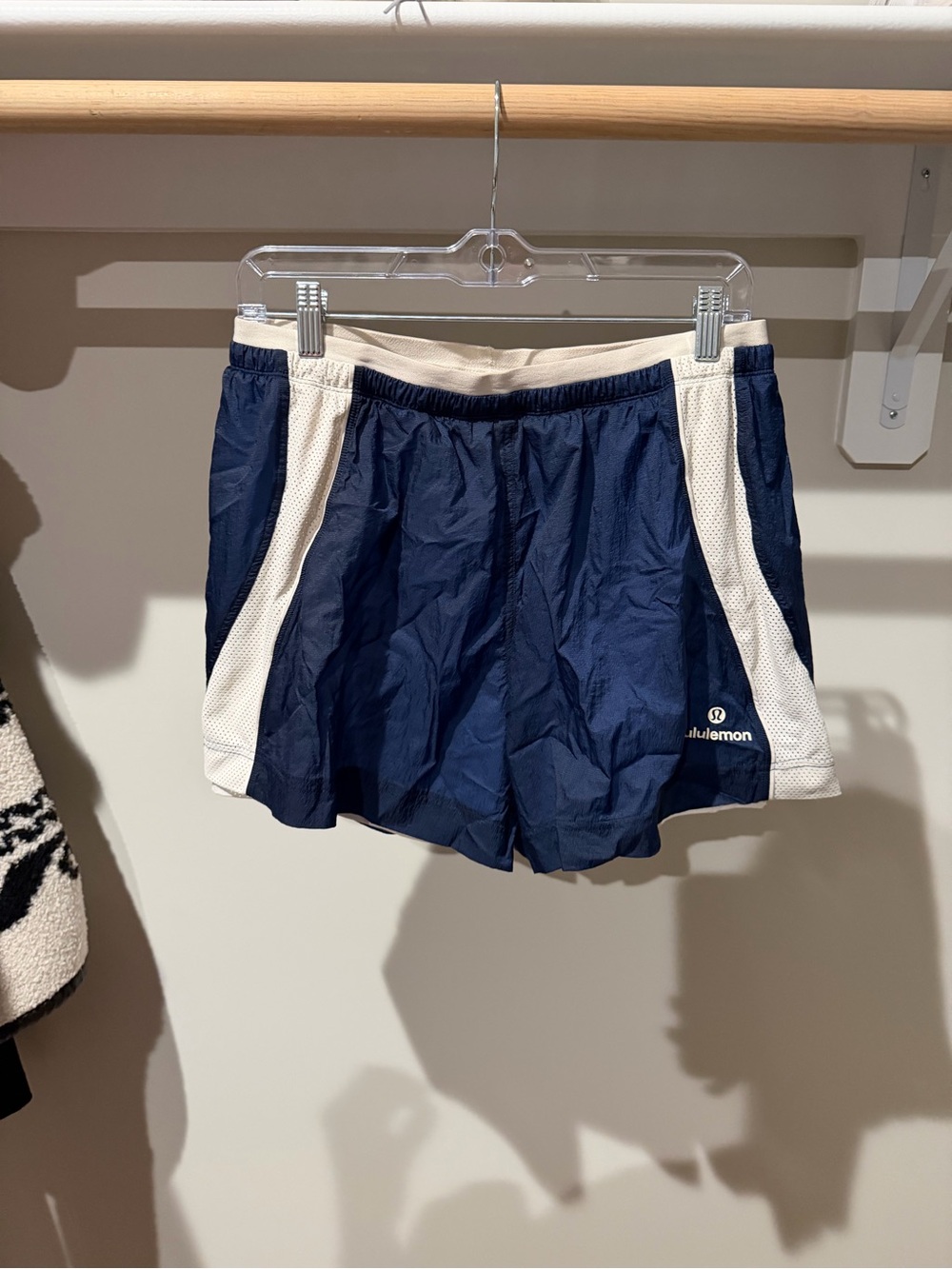 lululemon athletica Women’s Navy Blue Athletic Shorts with White Trim